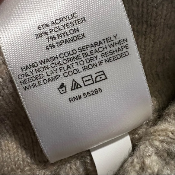 EXPRESS Cable Knit Skirt NWT - Picture 3 of 3